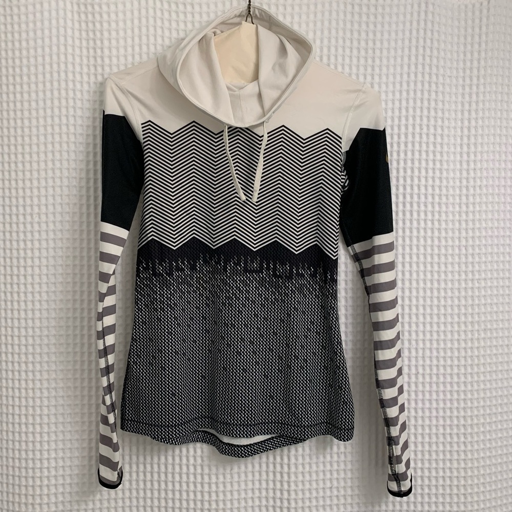 Nike Women’s Pro Dri-fit Small Pullover/ Hoodie